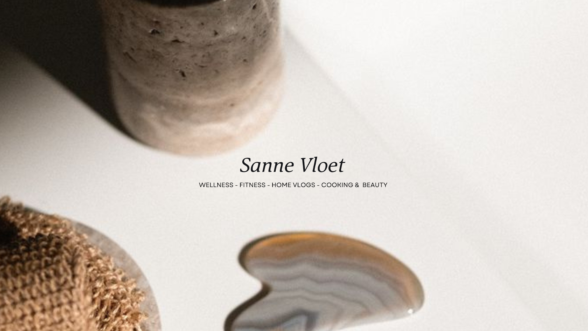 Sanne Vloet YouTube banner