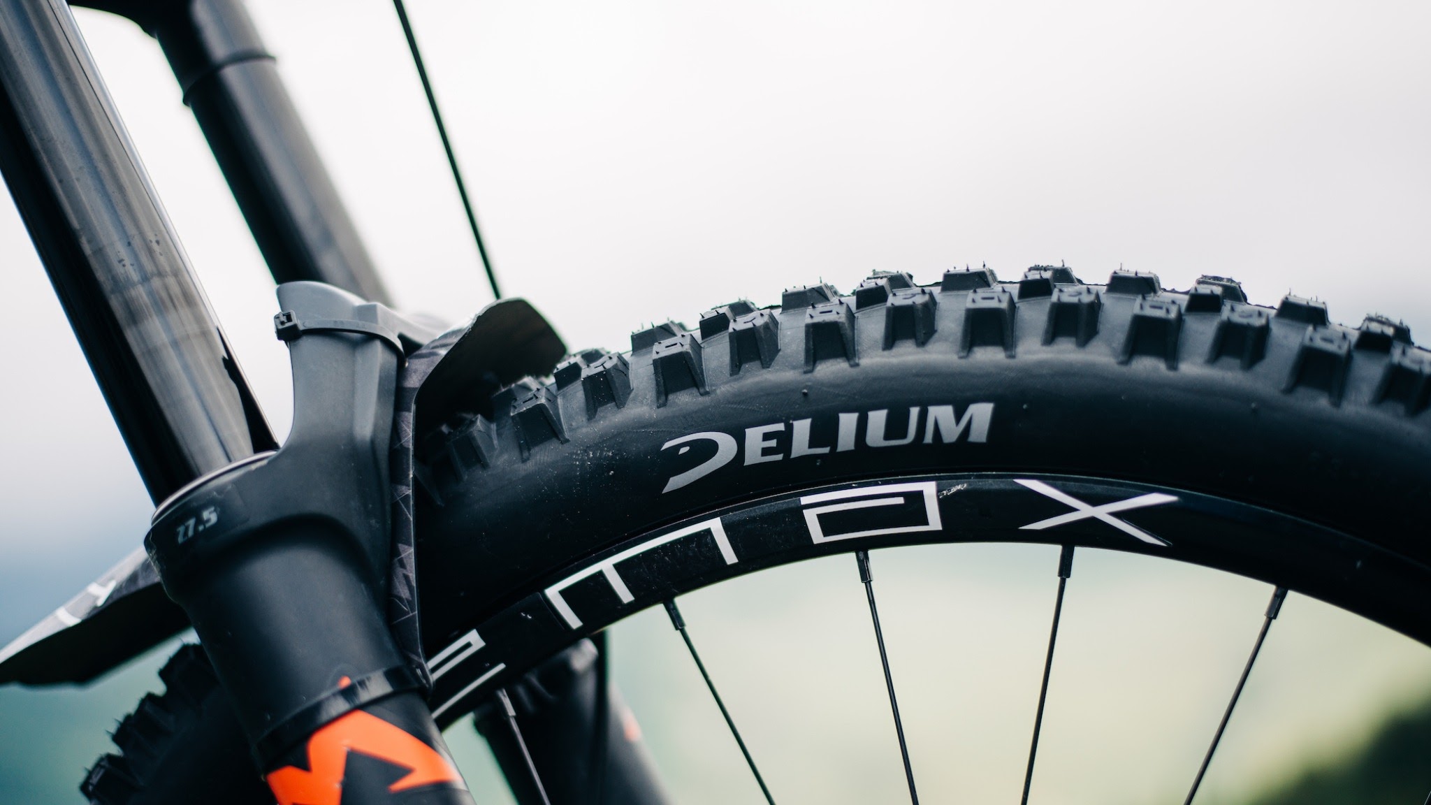 Delium Tires YouTube banner